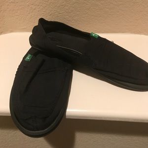 Black never worn Sanuks!